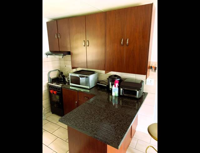 2 BEDROOM COMPLEX FOR SALE IN BOKSBURG WEST